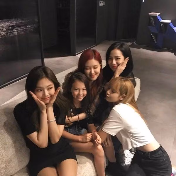 Cô bé đã đầu quân cho&nbsp;The Black Label của YG tức là đã “chung nhà” với Black Pink.