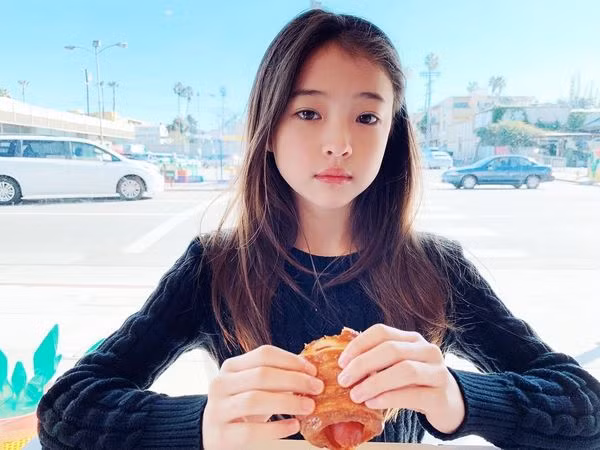 Hãy cùng chờ xem, biết đâu cô bé Ella Gross sẽ trở thành ngôi sao tiềm năng dưới trướng YG.