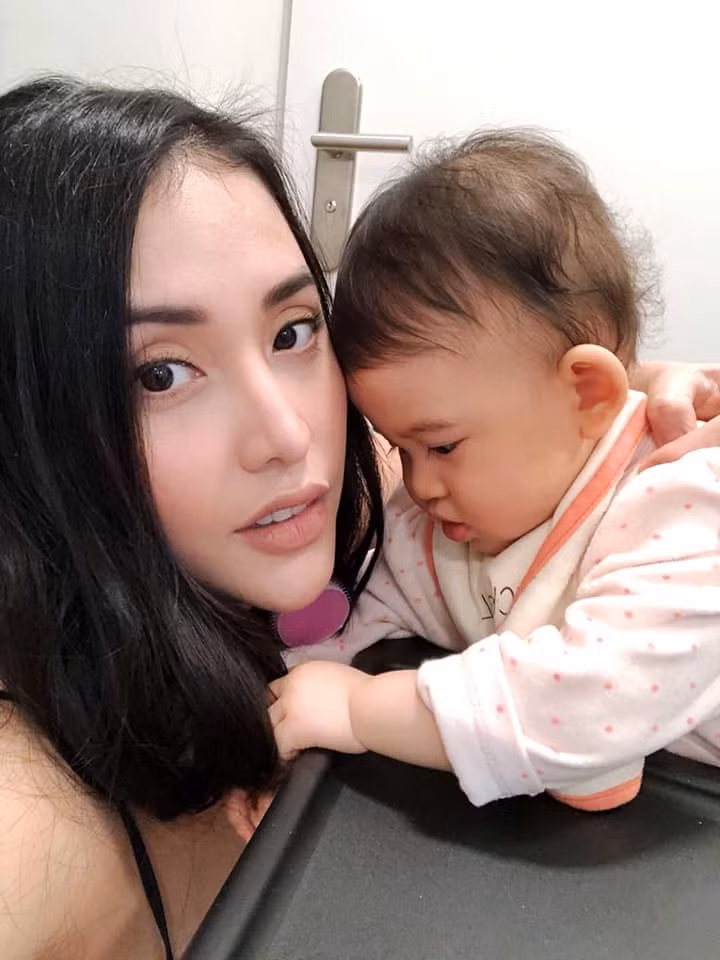 Mai Hồ khoe con gái xinh như búp bê giữa cuộc sống viên mãn ở trời Tây ảnh 10 Mai Hồ khoe con gái xinh như búp bê giữa cuộc sống viên mãn ở trời Tây ảnh 10
