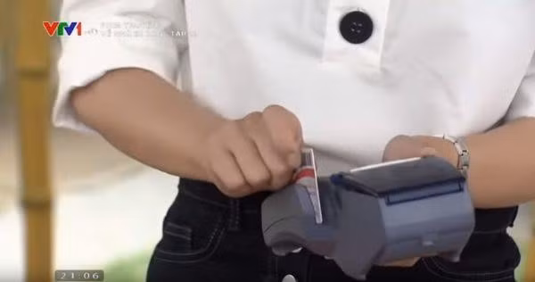 Nhặt "sạn" phim gây bão ‘Về nhà đi con’ ảnh 2 Nhat