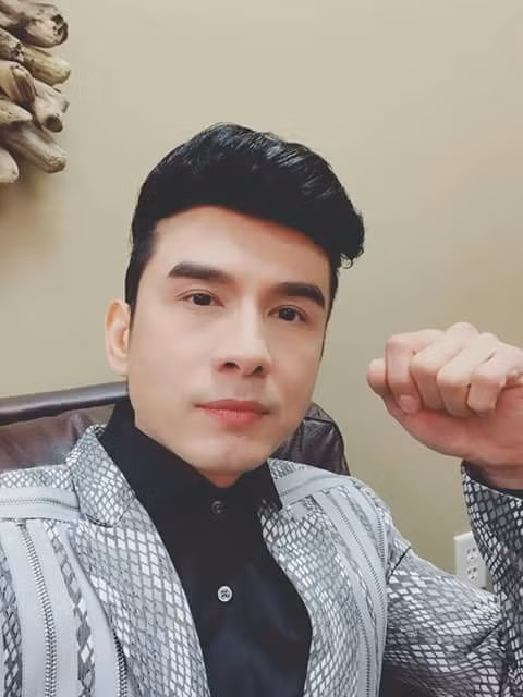 Đan Trường để lại tóc bổ luống "huyền thoại" sau hơn 20 năm vì điều này? hình ảnh 2 dan truong de lai toc bo luong "huyen thoai" sau hon 20 nam vi dieu nay? hinh anh 2