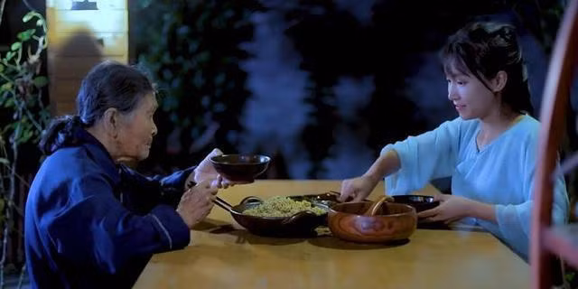 "Tiên nữ đồng quê" Lý Tử Thất: Đằng sau cuộc sống tiên cảnh vạn người ao ước là cuộc đời thăng trầm được xoa dịu bằng ẩm thực dân dã - Ảnh 6. "Tiên nữ đồng quê" Lý Tử Thất: Đằng sau cuộc sống tiên cảnh vạn người ao ước là cuộc đời thăng trầm được xoa dịu bằng ẩm thực dân dã - Ảnh 6.