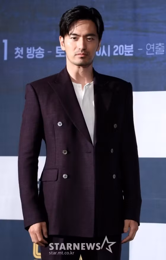Lần đầu trong K-biz: Nữ ca sĩ bị dư luận ném đá chỉ vì chọn Lee Jin Wook làm mẫu bạn trai lý tưởng ảnh 3