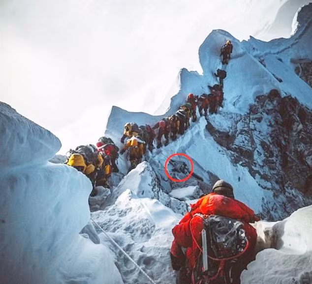 Tắc đường ở Everest: Ký ức kinh hoàng đầy ám ảnh của cô gái trở về từ cõi chết và những mặt tối đáng sợ bị bóc trần - Ảnh 7. Tắc đường ở Everest: Ký ức kinh hoàng đầy ám ảnh của cô gái trở về từ cõi chết và những mặt tối đáng sợ bị bóc trần - Ảnh 7.