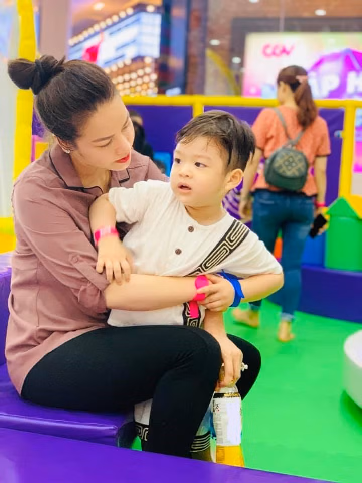 Hóa ra Nhật Kim Anh đã ly hôn gần 3 năm, lộ quan hệ thật với chồng cũ khiến cô bức xúc công khai mọi chuyện - Ảnh 2 Hóa ra Nhật Kim Anh đã ly hôn gần 3 năm, lộ quan hệ thật với chồng cũ khiến cô bức xúc công khai mọi chuyện - Ảnh 2