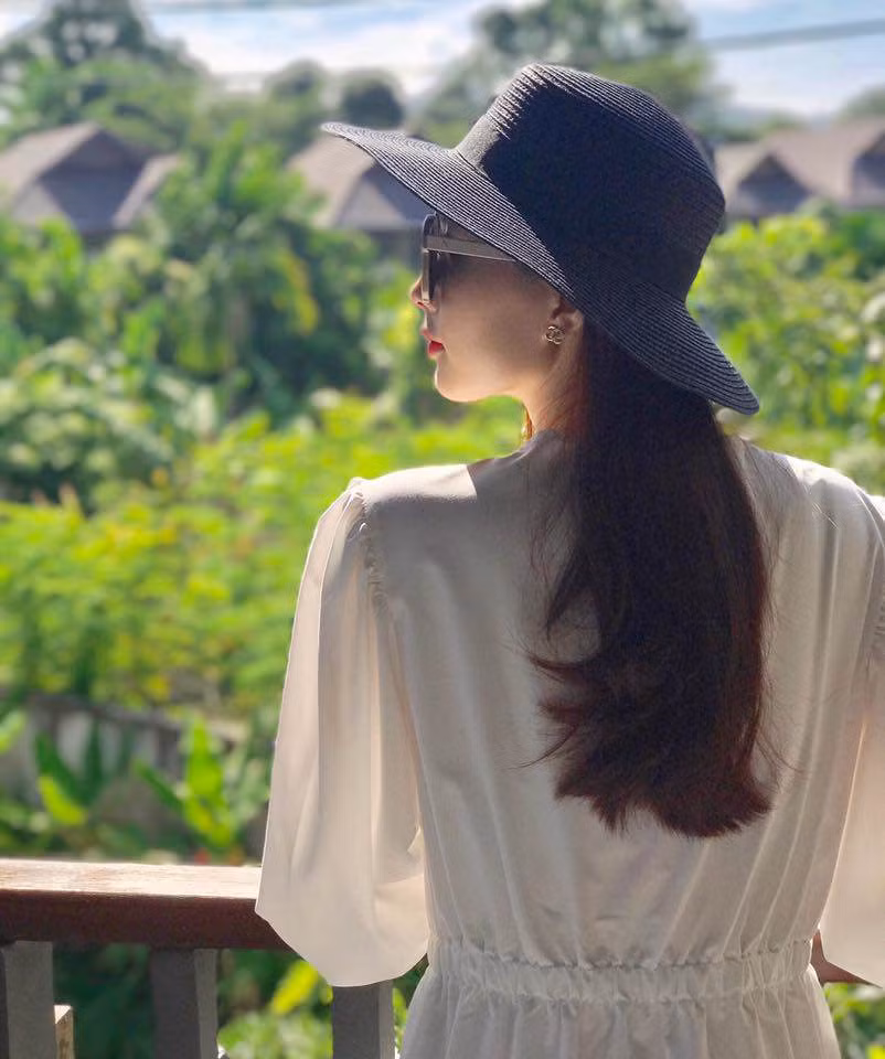 Mở tủ đồ của Hoa hậu Đặng Thu Thảo, ai cũng bất ngờ vì thấy điều này ảnh 11 dang thu thao: nang hoa hau so huu tu do khong co gi ngoai trang va den - 11