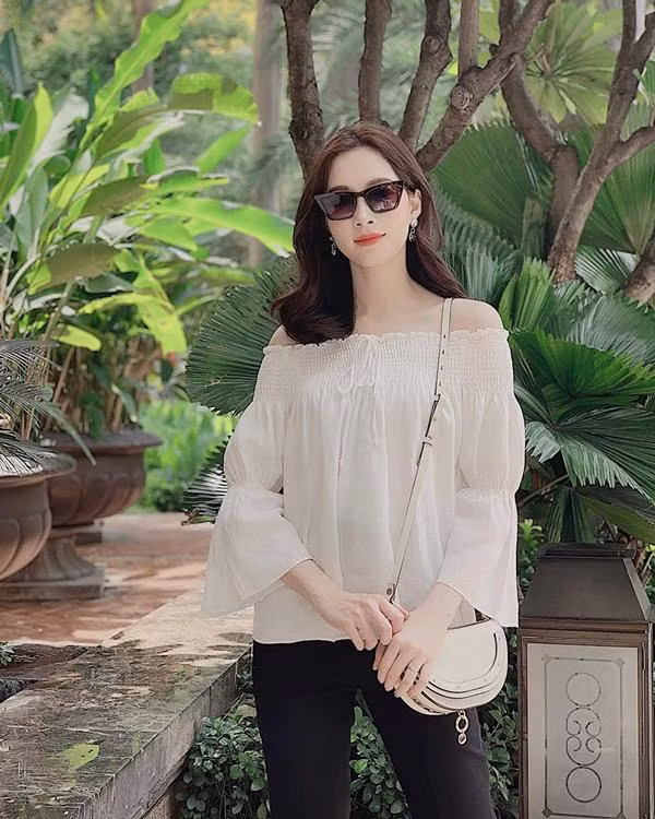 Mở tủ đồ của Hoa hậu Đặng Thu Thảo, ai cũng bất ngờ vì thấy điều này ảnh 1 dang thu thao: nang hoa hau so huu tu do khong co gi ngoai trang va den - 1