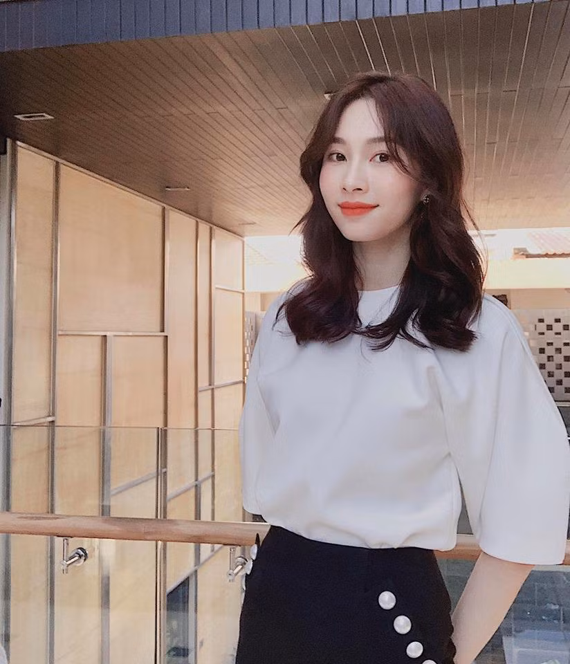 Mở tủ đồ của Hoa hậu Đặng Thu Thảo, ai cũng bất ngờ vì thấy điều này ảnh 2 dang thu thao: nang hoa hau so huu tu do khong co gi ngoai trang va den - 2