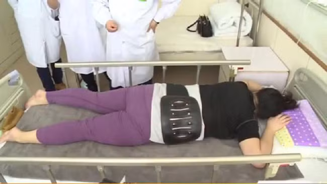 Cô gái 20 tuổi béo phì đến gãy cả lưng nhưng lý do cô đưa ra mới khiến bác sĩ ngã ngửa, chồng thì cứng họng không biết nói gì - Ảnh 3. Cô gái 20 tuổi béo phì đến gãy cả lưng nhưng lý do cô đưa ra mới khiến bác sĩ ngã ngửa, chồng thì cứng họng không biết nói gì - Ảnh 3.