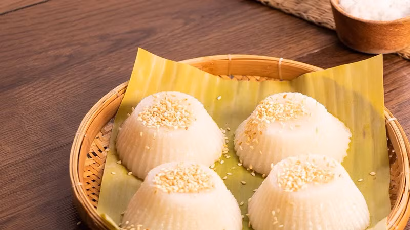 Bánh thơm mùi nước cốt dừa, lá dứa lại mềm xốp, kích thích vị giác không thua gì những chiếc bánh bò bình thường. (Ảnh: ITN).
