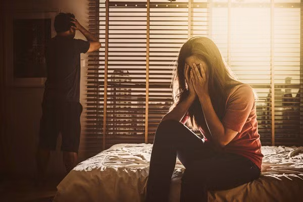 Xa nhà 2 tháng, tôi trở về gặp vợ mà giật nảy mình hoảng hốt tưởng vào nhầm nhà vì sự thay đổi đáng sợ của vợ - Ảnh 1.