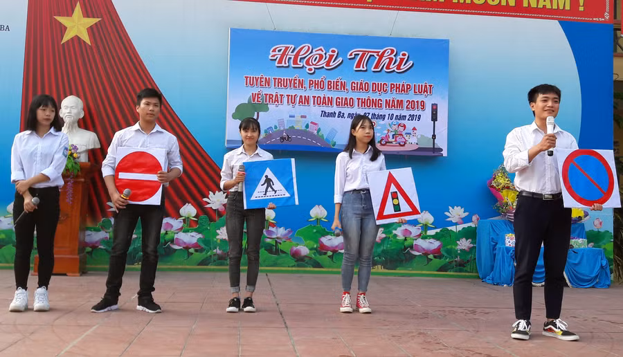 Phần thi màn chào hỏi