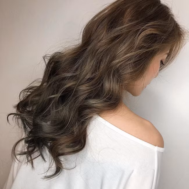 Tự làm 3 kiểu tóc xoăn bồng bềnh dễ như bỡn chỉ bằng máy ép và vài ba dụng cụ đơn giản chẳng ngờ tới - Ảnh 6.