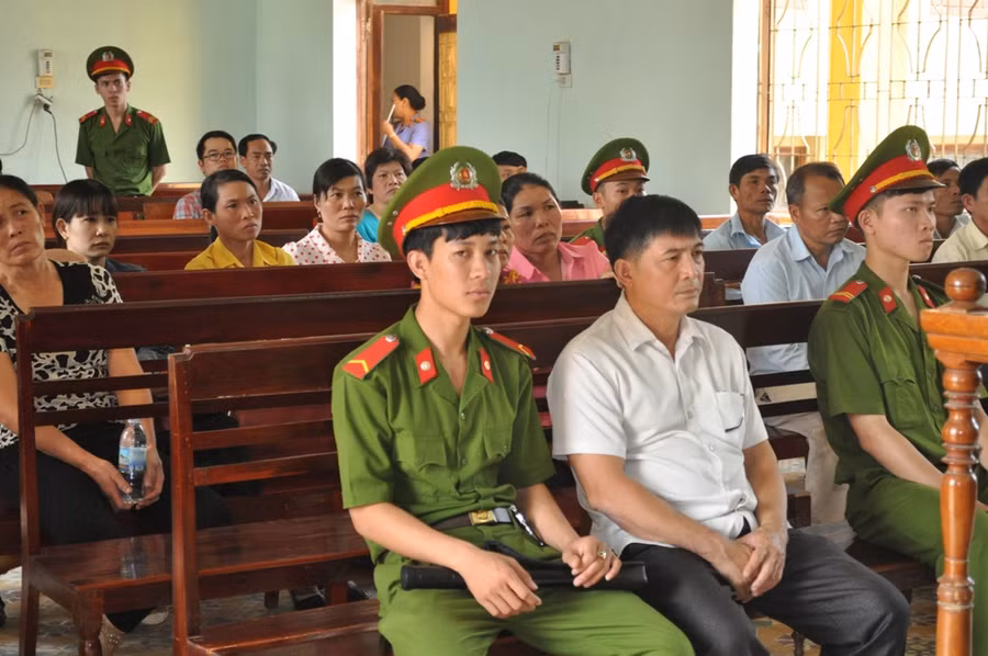 Ông Hùng tại phiên tòa.