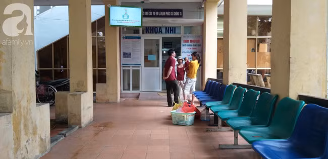 Người phát hiện bé trai sơ sinh trong thùng rác giữa trời mưa lớn: Suýt chút nữa là thằng bé bị chôn sống rồi-10