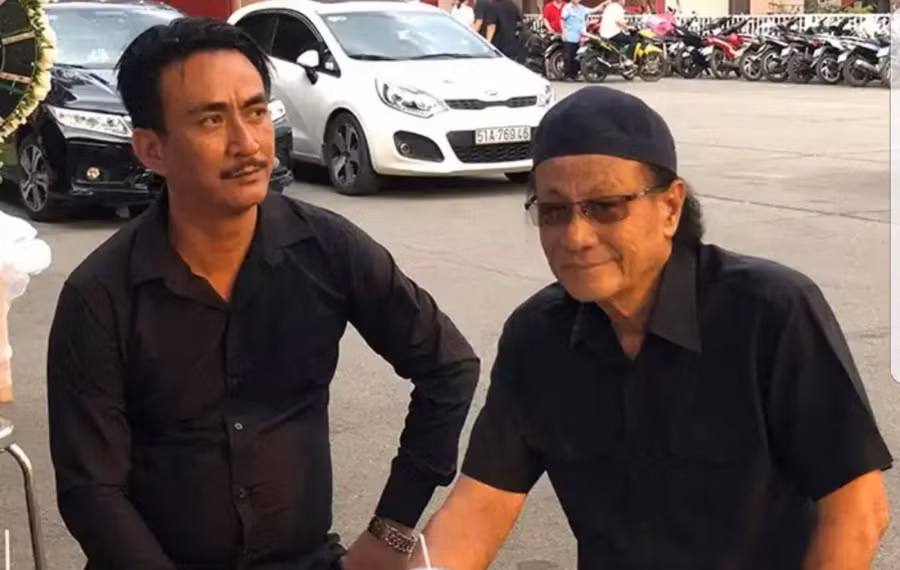 các nghệ sỹ tp.hcm đến thắp hương tiễn biệt cố nghệ sỹ lê bình