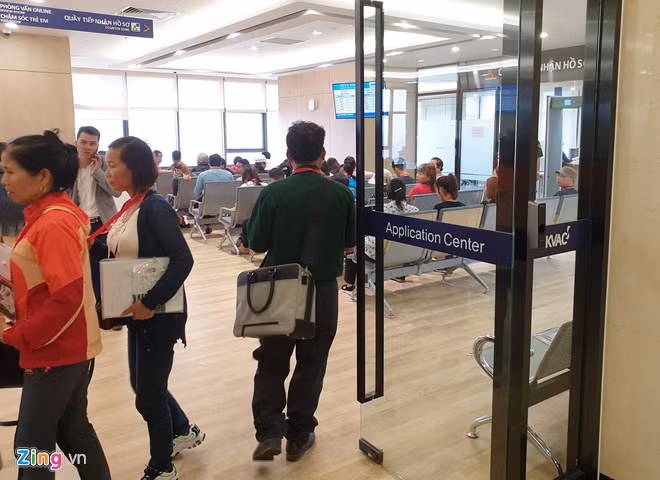 Thay đổi cách nhận hồ sơ, biển người xin visa Hàn Quốc "biến mất" ảnh 3 Thay doi cach nhan ho so, bien nguoi xin visa Han Quoc bien mat hinh anh 3