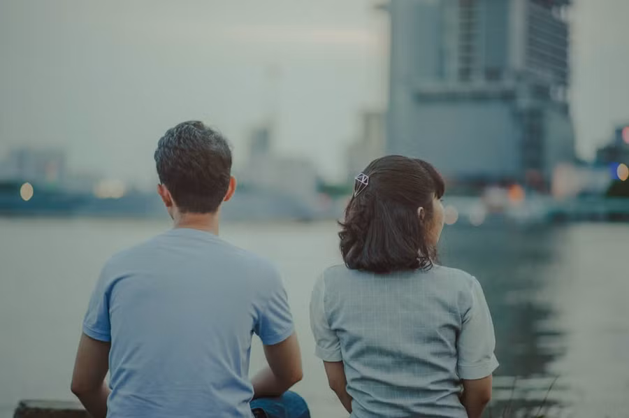 Rất nhiều chàng trai nảy sinh ý tưởng mong muốn có một cô gái luôn quẩn quanh bên mình. (Ảnh: ITN).