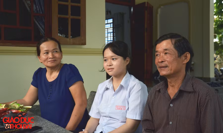 Ba mẹ nhận xét Thắm có kỷ luật cao trong học tập.