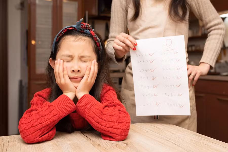 Cha mẹ yêu cầu con cái tôn trọng họ nhưng đôi khi họ quên rằng sự tôn trọng phải là con đường hai chiều. (Ảnh: ITN).