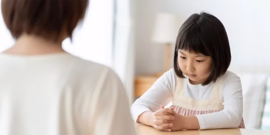 Đưa ra lời giải thích dài dòng và chi tiết về hành vi không phù hợp của con không phải là một ý tưởng hay. (Ảnh: ITN).