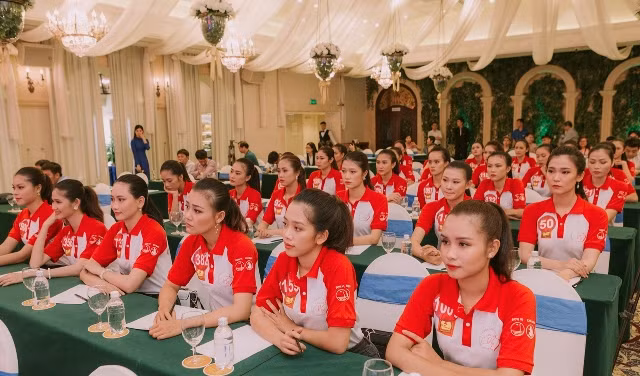 Các thí sinh đã sẵn sàng cho đêm Chung kết.