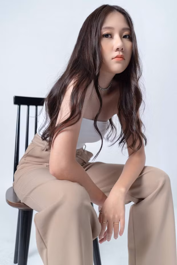 Khi xuất hiện trong những bức hình photoshoot hay bộ ảnh thời trang Huỳnh Ân lại như lột xác thành còn người khác