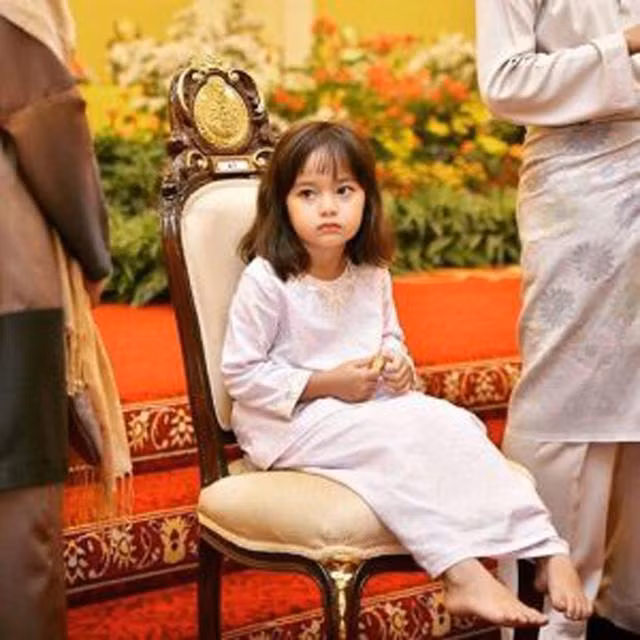 Chân dung tiểu công chúa Malaysia xinh đẹp đang "làm mưa làm gió" trên mạng xã hội ảnh 5 chan dung tieu cong chua malaysia cuc xinh dep va dang yeu, dang 'lam mua lam gio' tren mxh - 5