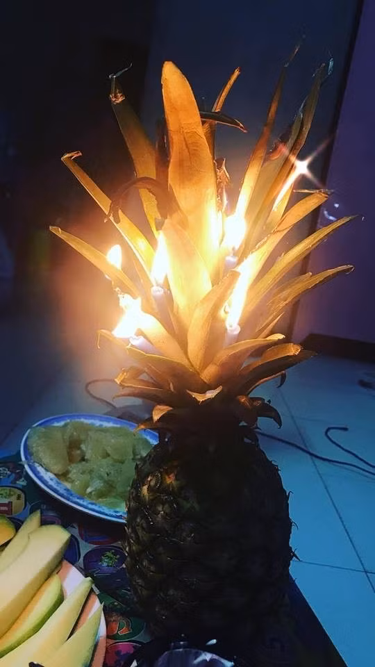 Khoe bữa tiệc sinh nhật nhớ đời, cô gái ngao ngán không có bánh gato cắm nến mà được thay bằng thứ này khiến ai cũng há hốc mồm