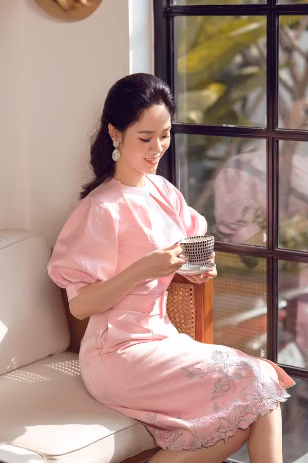 Hoa hậu Việt Nam đăng quang năm 17 tuổi, từng bị đồn mất tích giờ ra sao? ảnh 5 hoa hau viet nam dang quang nam 17 tuoi, tung bi don mat tich gio ra sao? - 5