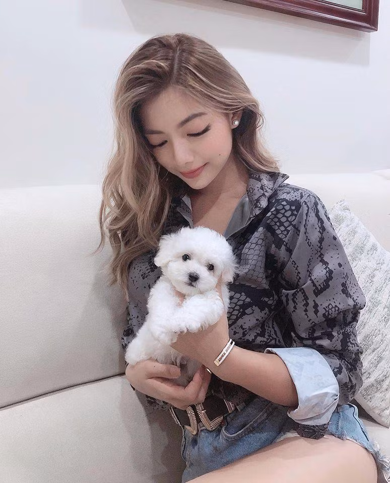 nhan sac "rich kid" moi cua viet nam: me la hoa hau, bo la chuong mon phai vinh xuan - 9
