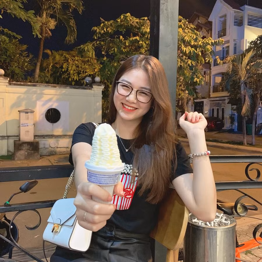 Những nữ sinh từng nổi đình đám một thời bây giờ ra sao? - Ảnh 10. Những nữ sinh từng nổi đình đám một thời bây giờ ra sao? - Ảnh 10.