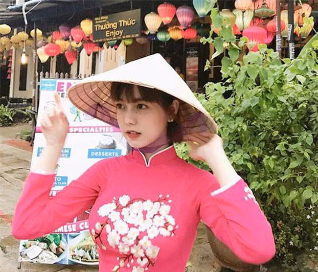 Lạc lối giữa Phượng Hoàng Cổ Trấn, nữ sinh Việt được CĐM Châu Á truy lùng, nhưng tấm ảnh thẻ mới là thứ gây sốt - Ảnh 4. Lạc lối giữa Phượng Hoàng Cổ Trấn, nữ sinh Việt được CĐM Châu Á truy lùng, nhưng tấm ảnh thẻ mới là thứ gây sốt - Ảnh 4.