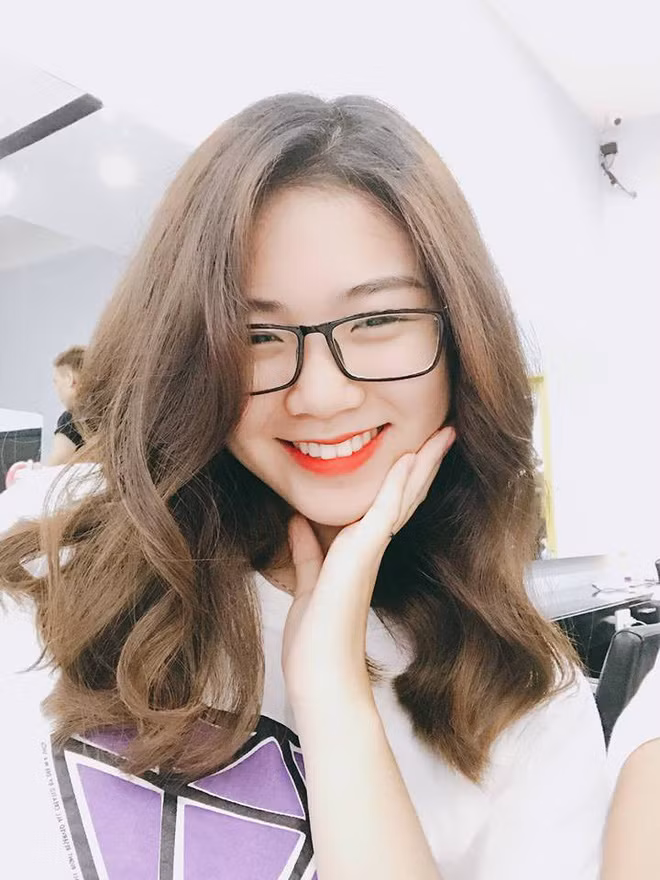 Những nữ sinh từng nổi đình đám một thời bây giờ ra sao? - Ảnh 13. Những nữ sinh từng nổi đình đám một thời bây giờ ra sao? - Ảnh 13.