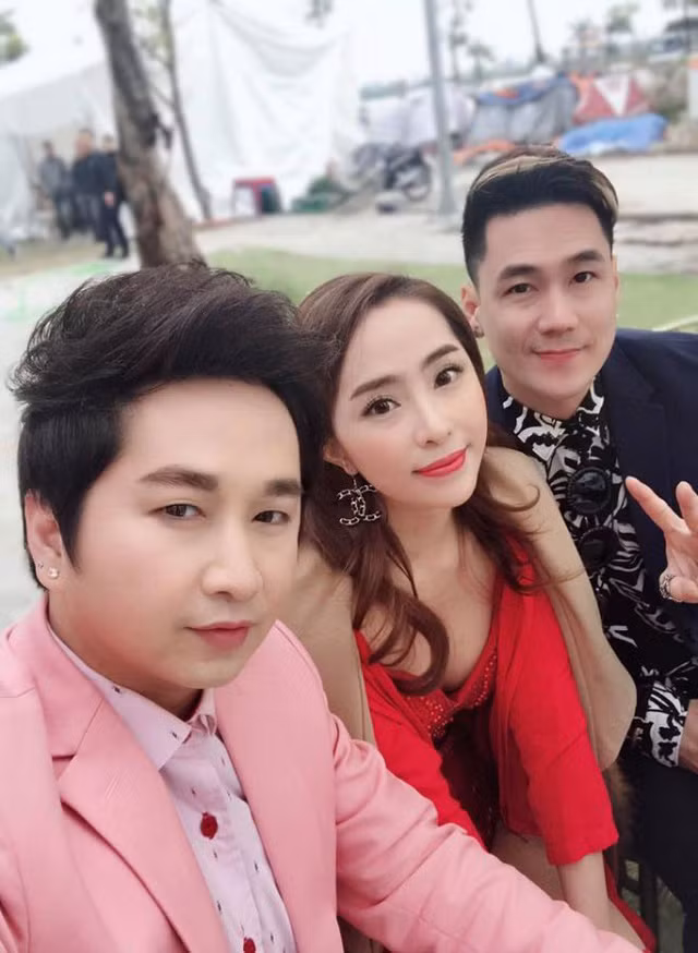 Sau nhiều năm không gặp, Quỳnh Nga hội ngộ với Khánh Phương trong một sự kiện. 