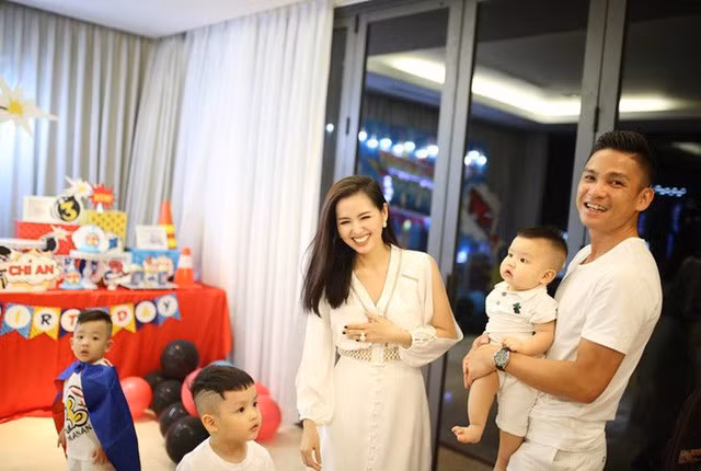 Sau 4 năm kết hôn và từng gặp sóng gió, Tâm Tít vẫn nói lời ngọt ngào thế này với chồng khiến chị em ngưỡng mộ - Ảnh 4. Sau 4 năm kết hôn và từng gặp sóng gió, Tâm Tít vẫn nói lời ngọt ngào thế này với chồng khiến chị em ngưỡng mộ - Ảnh 4.