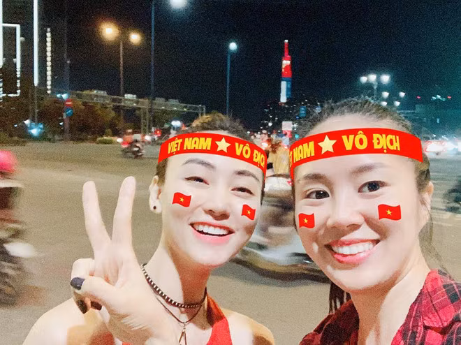Đến nay, tình bạn của họ vẫn được khán giả ngưỡng mộ vì họ bên nhau những lúc khó khăn, chia sẻ ngọt bùi. Sống xa nhau nhưng Ngân Khánh và Lê Phương vẫn thường xuyên gặp nhau vào những dịp đặc biệt, có nhiều kỷ niệm chung. Tinh ban dep cua Ngan Khanh, Le Phuong va hoi ban than dien vien hinh anh 9