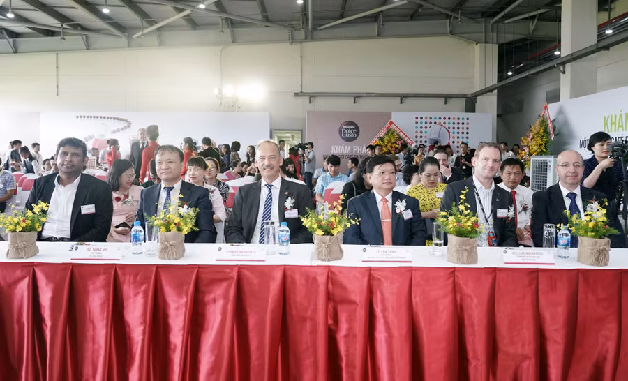 Đại diện lãnh đạo các bộ, ngành và tỉnh Đồng Nai tham dự lễ khánh