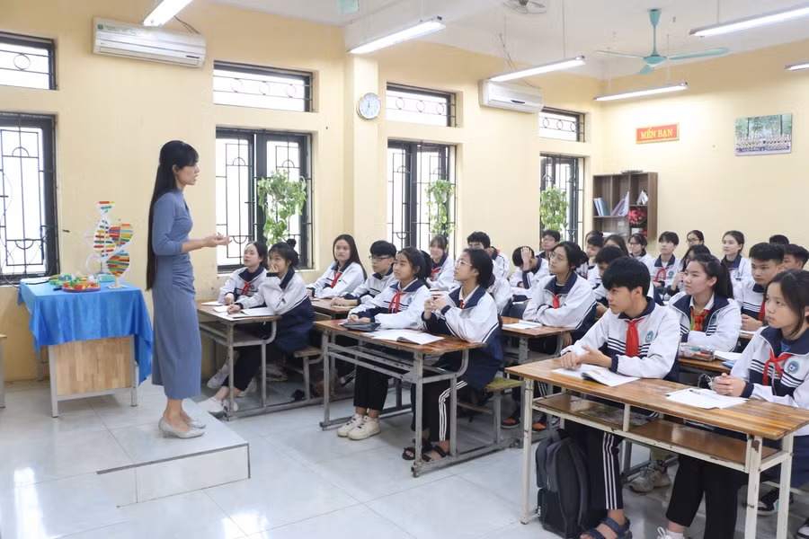 Một giờ dạy Sinh học trên lớp của cô Đỗ Thị Thanh Tuyền. Một giờ dạy Sinh học trên lớp của cô Đỗ Thị Thanh Tuyền.