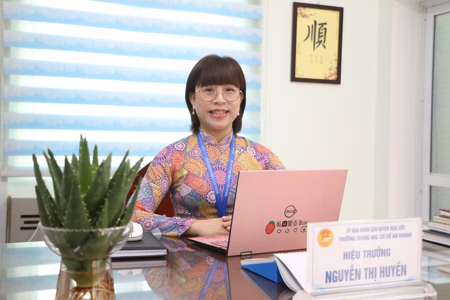 Cô Nguyễn Thị Huyền - Hiệu trưởng Trường THCS An Khánh. Cô Nguyễn Thị Huyền - Hiệu trưởng Trường THCS An Khánh.