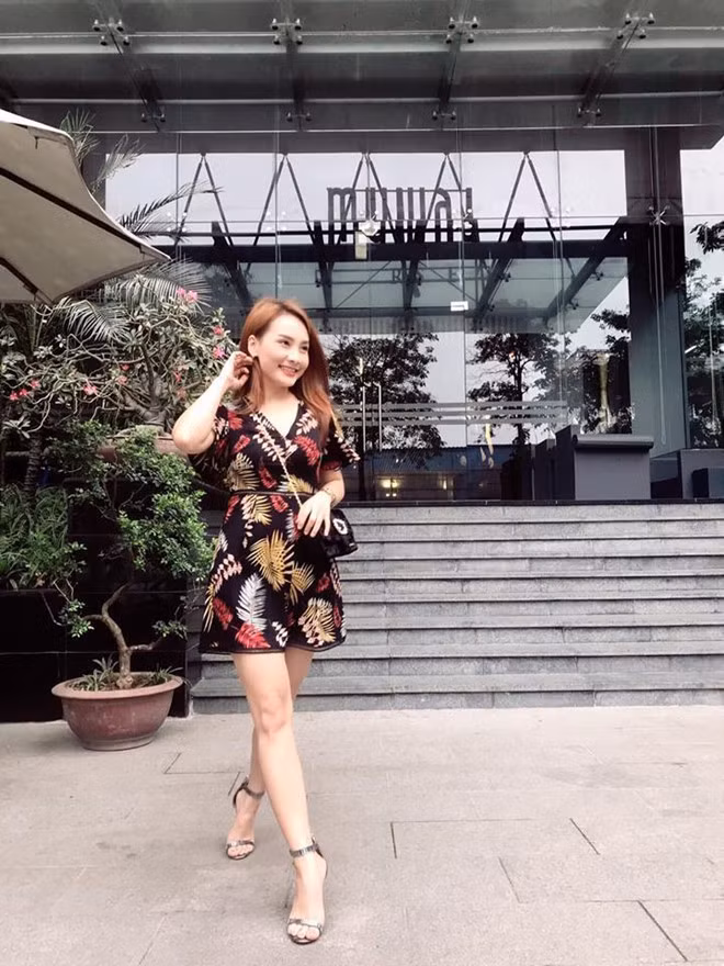 Bảo Thanh "Về nhà đi con" đầy gợi cảm khi diện váy ngắn tôn chiều cao "lý tưởng" ảnh 4 Bao Thanh