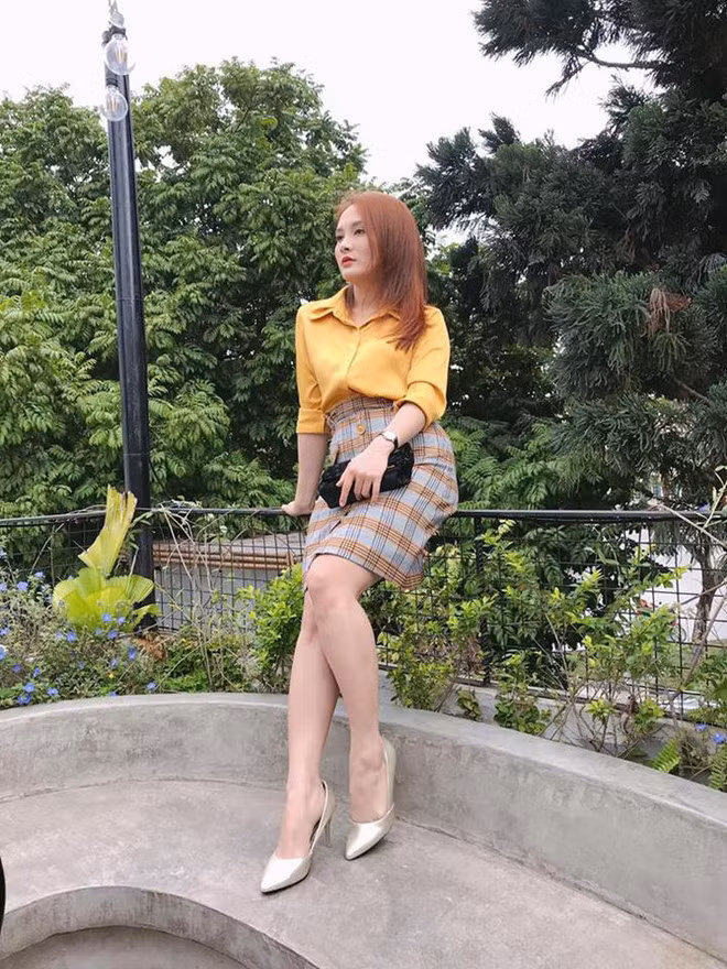 Bảo Thanh "Về nhà đi con" đầy gợi cảm khi diện váy ngắn tôn chiều cao "lý tưởng" ảnh 7 Bao Thanh