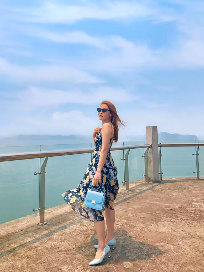 Bảo Thanh "Về nhà đi con" đầy gợi cảm khi diện váy ngắn tôn chiều cao "lý tưởng" ảnh 6 Bao Thanh