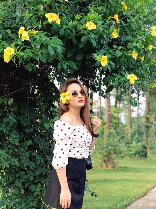 Bảo Thanh "Về nhà đi con" đầy gợi cảm khi diện váy ngắn tôn chiều cao "lý tưởng" ảnh 8 Bao Thanh