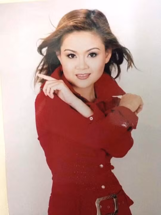 Là "con nhà nòi", Trinh Trinh đã có cơ hội biểu diễn trên sân khấu chuyên nghiệp từ năm 11 tuổi và nắm giữ rất nhiều giải thưởng lớn. Thời trẻ, cô sở hữu ngoại hình xinh xắn, phúc hậu.