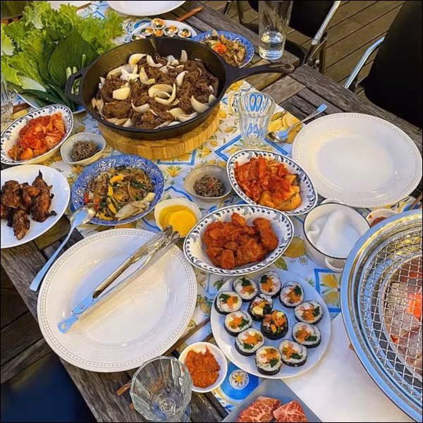 Tiệc cuối tuần của gia đình tài phiệt do Hà Tăng tự nấu, toàn hải sản xịn, nhìn thôi đã biết hấp dẫn vô cùng-5