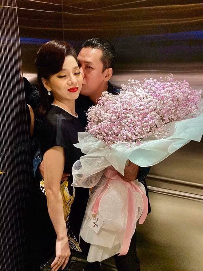 Lan hiem hoi Le Quyen dang anh tinh cam ben chong hinh anh 3 