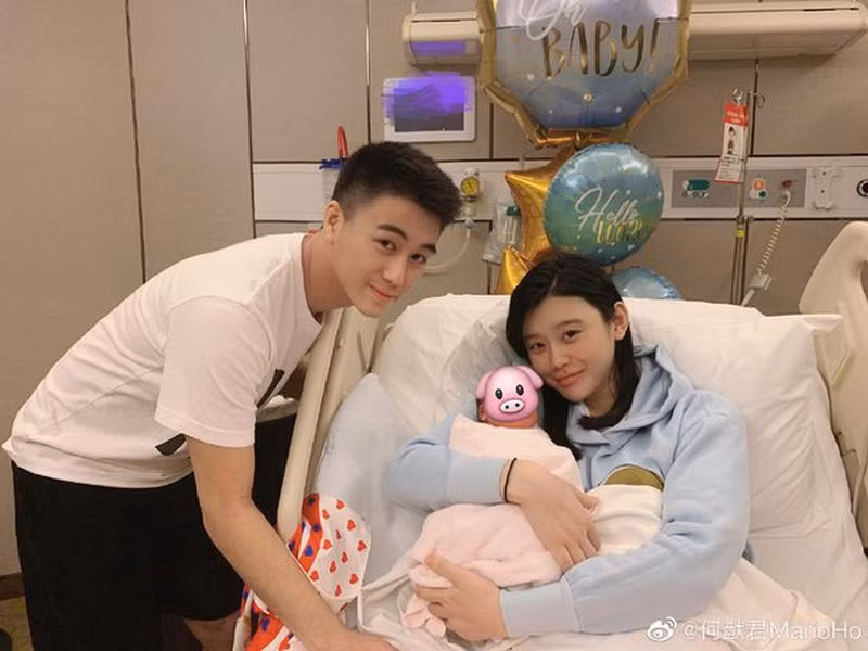 Sinh cháu đích tôn cho tỷ phú Macau, siêu mẫu áo tắm được gia đình chồng tôn vinh - 1
