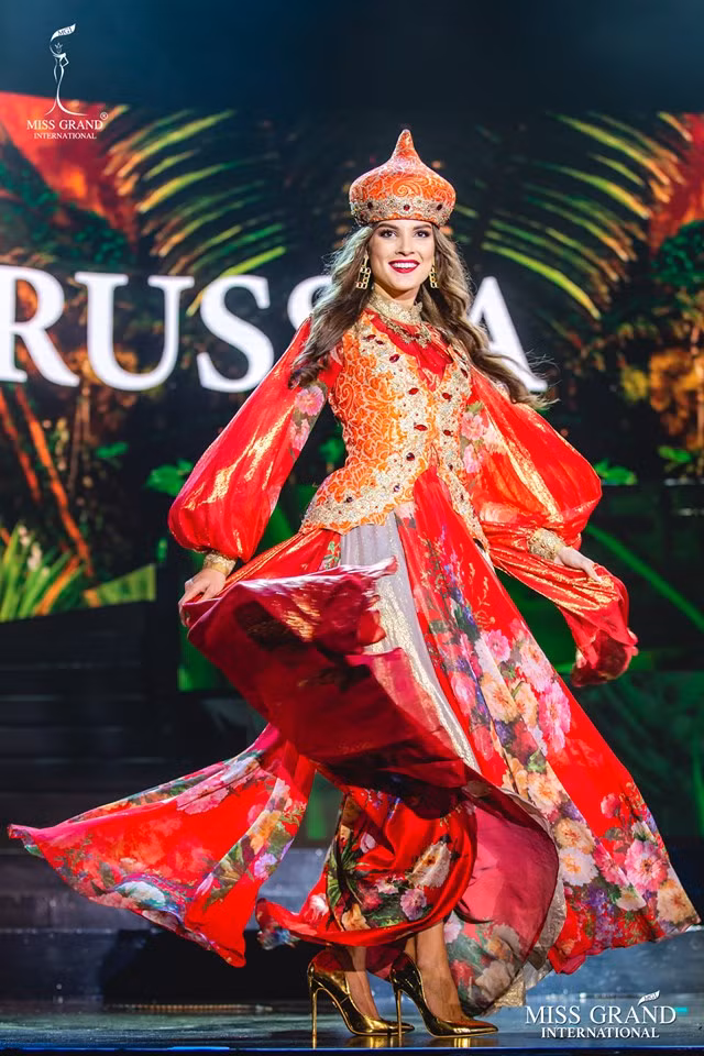 Top 10 quốc phục đẹp nhất Miss Grand International 2019, trong đó có thí sinh giống Mạc Văn Khoa-7