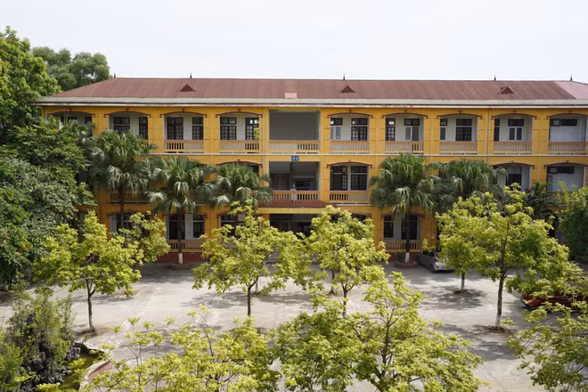 Trường THPT Phạm Ngũ Lão vận hành bởi CEO High School khoác lên mình "tấm áo mới" với cơ sở vật chất khang trang.